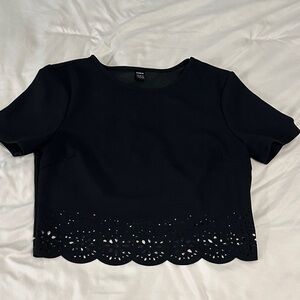 SHEIN Black Scalloped Hem Crop Top